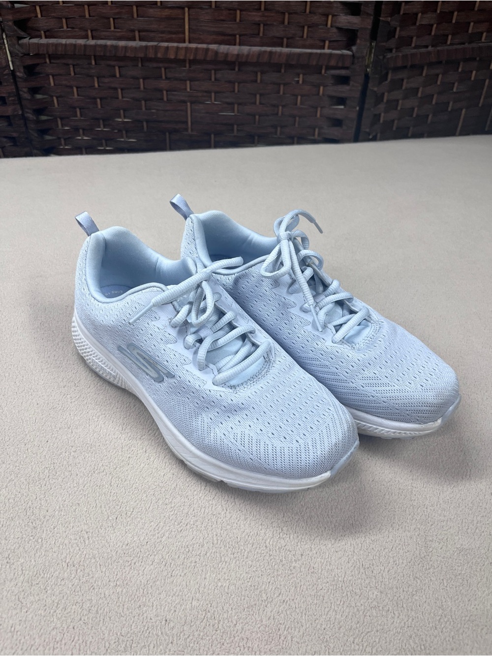 Skechers Women's Pale Blue Lightweight Knit Walking Sneakers - size 7
